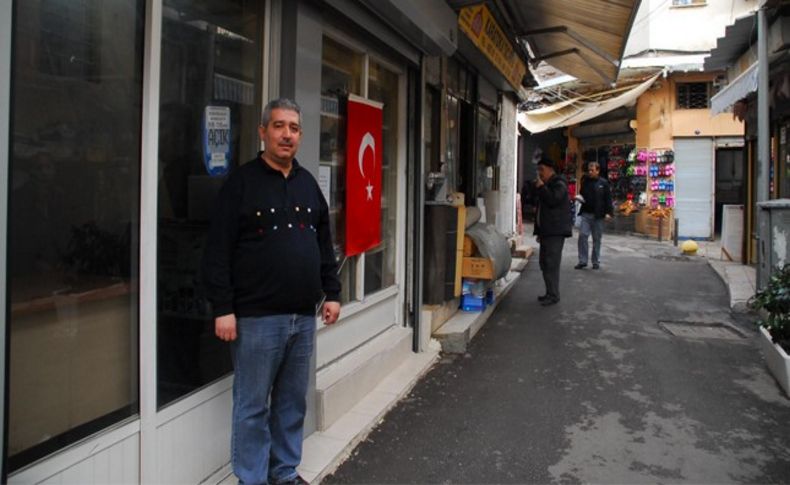 İzmir'de bekar erkekler mahallesi